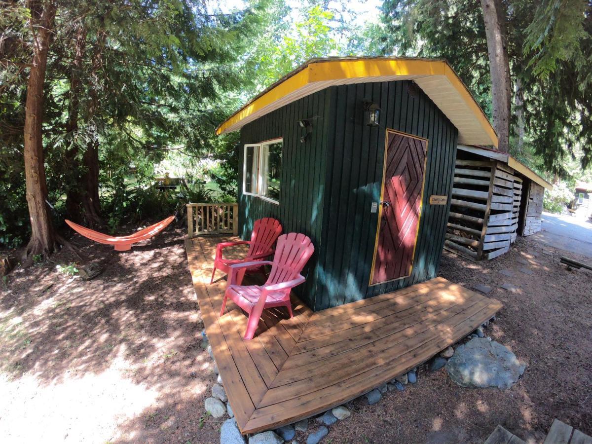 Up The Creek Backpacker'S Lodge Roberts Creek Exterior foto