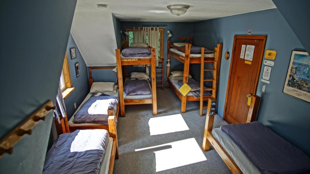 Up The Creek Backpacker'S Lodge Roberts Creek Exterior foto