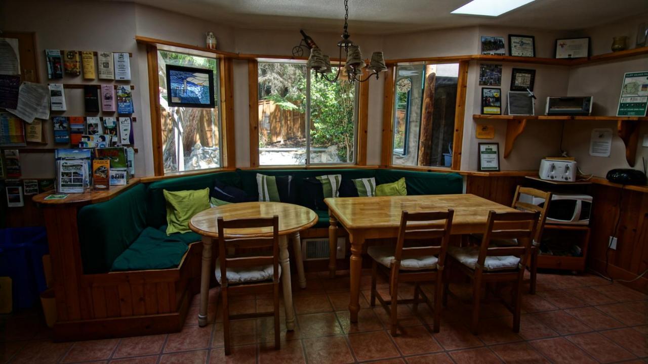 Up The Creek Backpacker'S Lodge Roberts Creek Exterior foto